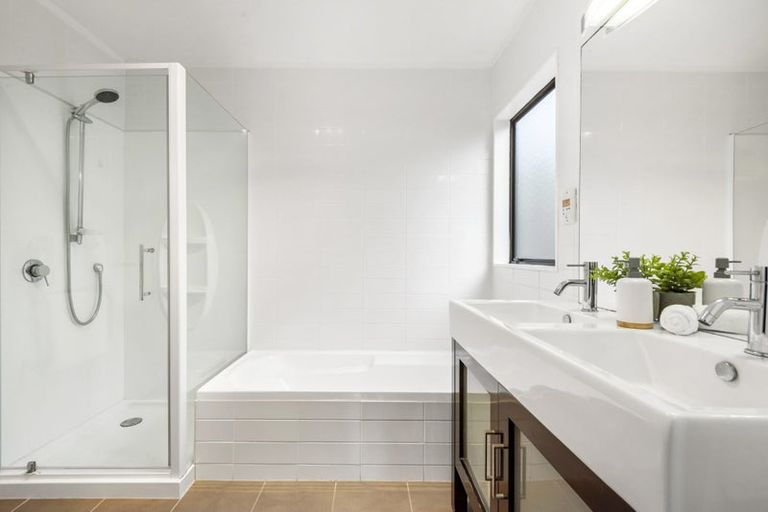 Photo of property in 3/7 Lynngate Place, Hillcrest, Auckland, 0627