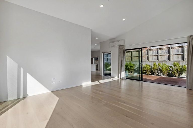 Photo of property in 8 Matau Way, Hauraki, 0622
