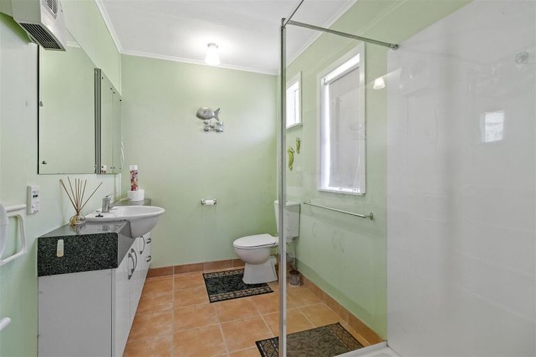 Photo of property in 11 Sarona Avenue, Glen Eden, Auckland, 0602