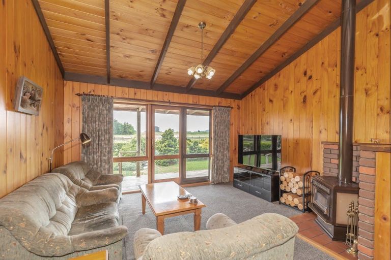 Photo of property in 382 Kimberley Road, Levin, 5571