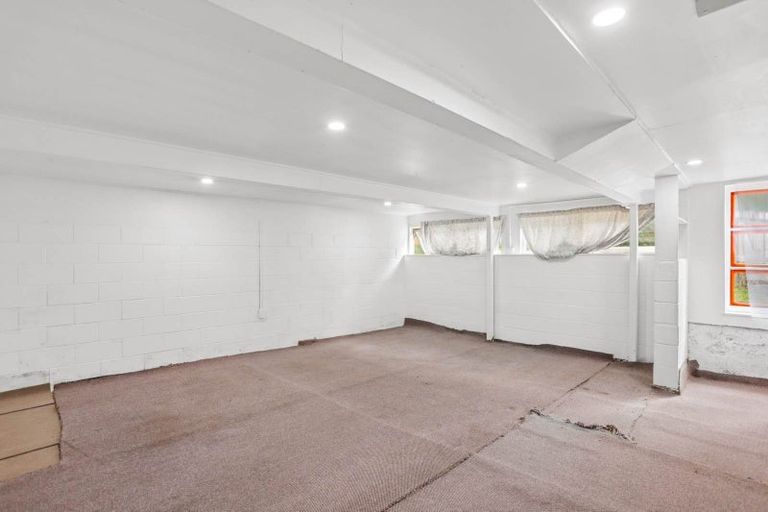 Photo of property in 261 Sturges Road, Henderson, Auckland, 0612