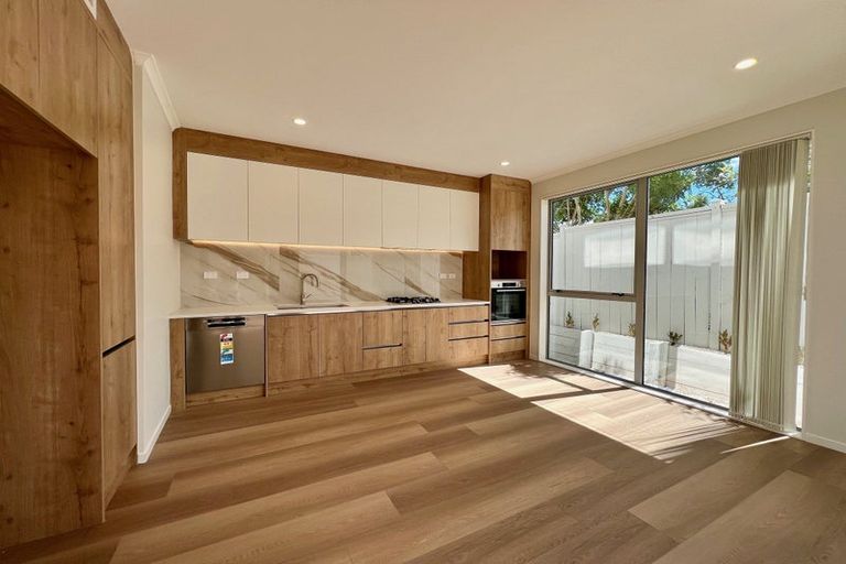 Photo of property in 109 Prince Regent Drive, Half Moon Bay, Auckland, 2012