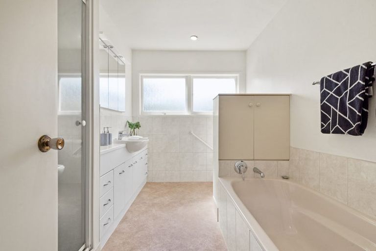 Photo of property in 8 Terrylyn Drive, Hillcrest, Auckland, 0627