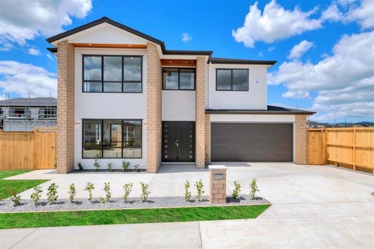 Photo of property in 1 Huahua Crescent, Papakura, 2110