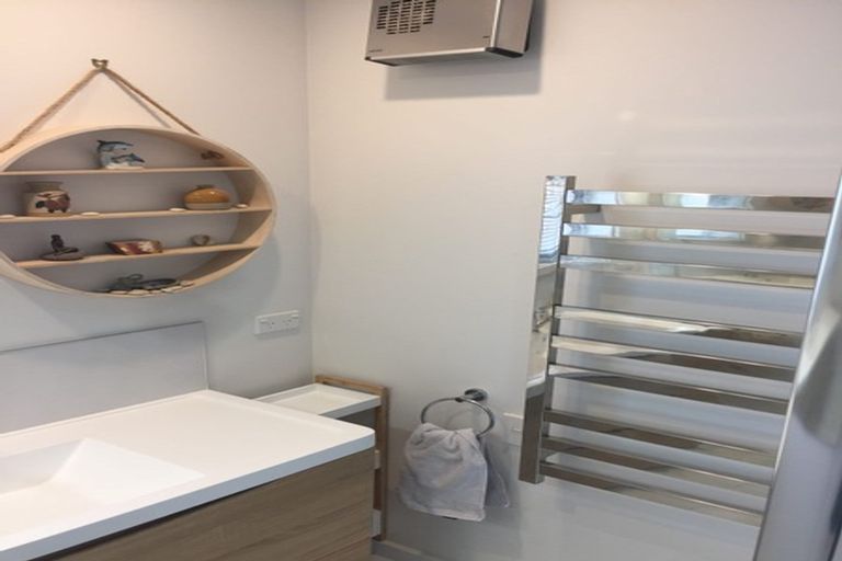 Photo of property in 57 Fairmount Road, Titirangi, Auckland, 0604