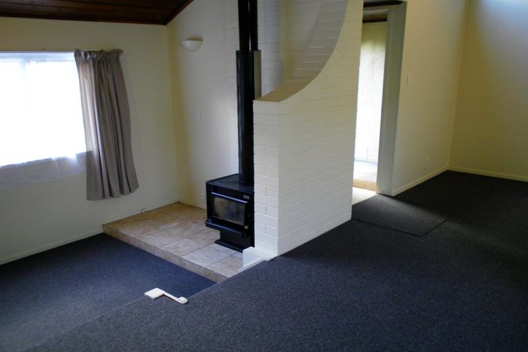 Photo of property in 21 Howard Road, Northcote, Auckland, 0627