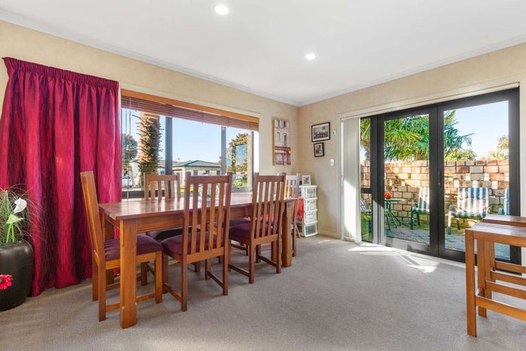 Photo of property in 2 Oreti Crescent, Papamoa Beach, Papamoa, 3118