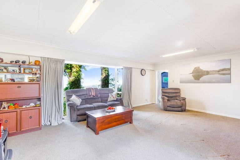Photo of property in 98 Scenic Drive, Titirangi, Auckland, 0604