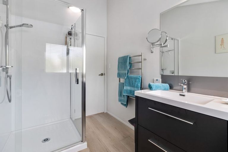 Photo of property in 33 Homewood Place, Chatswood, Auckland, 0626