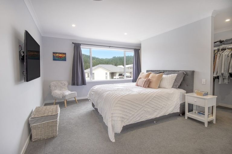 Photo of property in 16 Schooner Drive, Whitby, Porirua, 5024