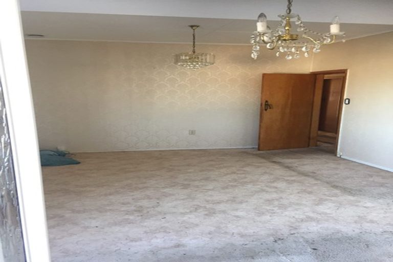 Photo of property in 63 Queens Drive, Lyall Bay, Wellington, 6022