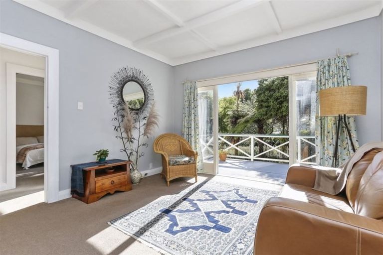 Photo of property in 18 Gill Avenue, Te Atatu Peninsula, Auckland, 0610