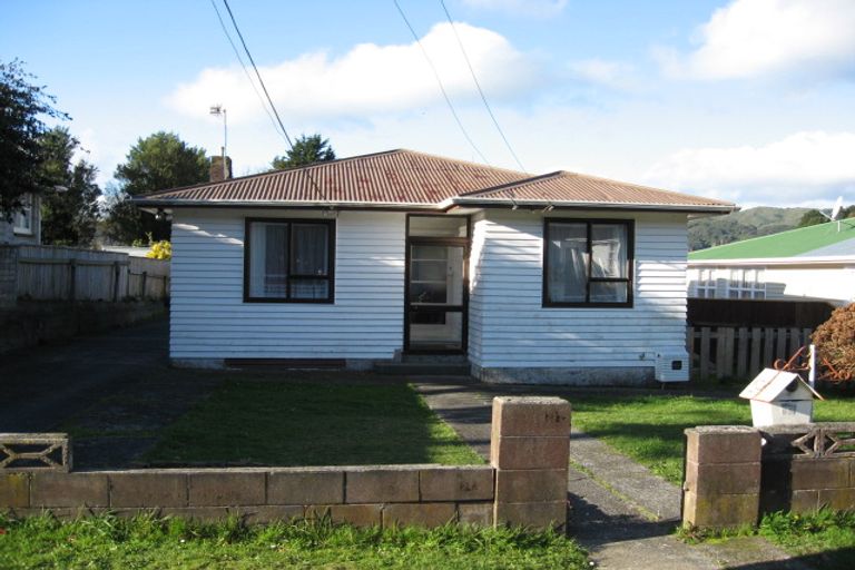 Photo of property in 52 Holland Street, Wainuiomata, Lower Hutt, 5014