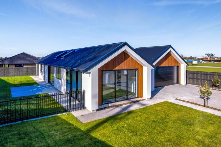 Photo of property in 74 Turuturu Road, Hawera, 4674