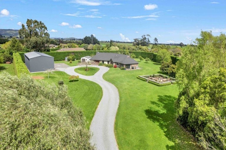 Photo of property in 27 Pohutukawa Drive, Levin, 5571