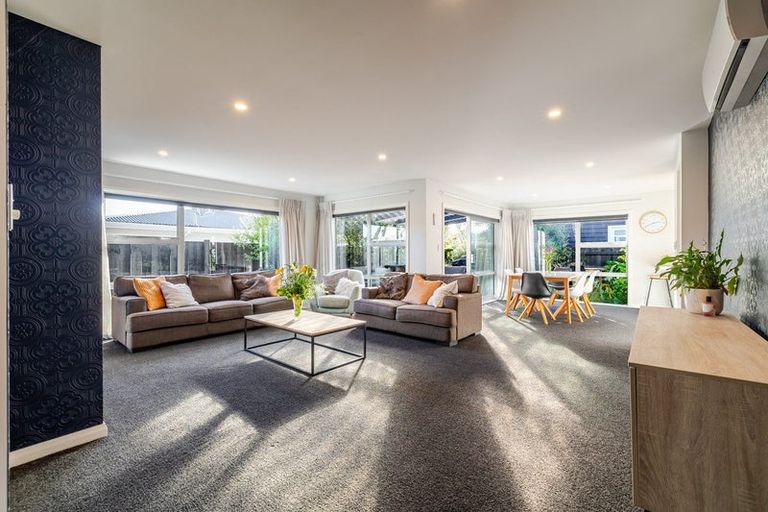 Photo of property in 2a Alton Place, Hokowhitu, Palmerston North, 4410