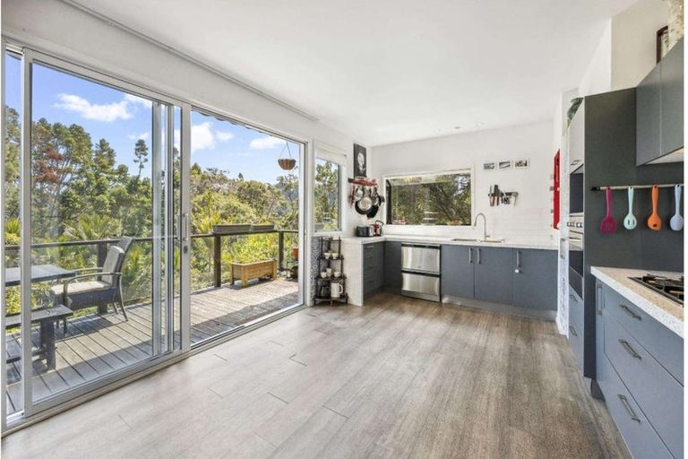 Photo of property in 609 South Titirangi Road, Titirangi, Auckland, 0604