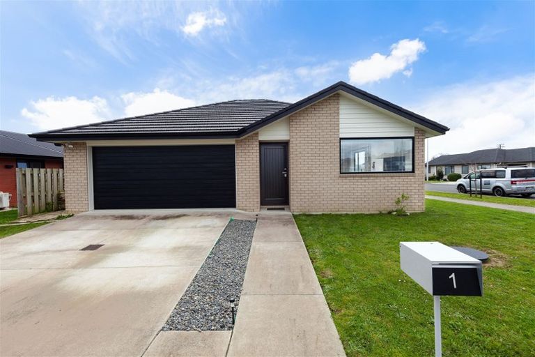 Photo of property in 1 O Ruamano Crescent, Pukekohe, 2120