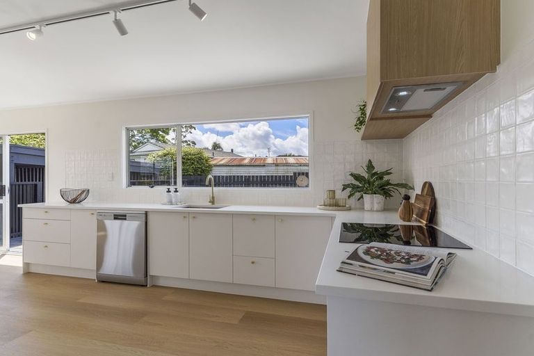 Photo of property in 5 Moxham Grove, Massey, Auckland, 0614