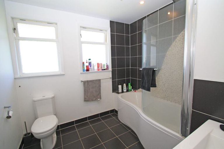 Photo of property in 19 Miro Street, Merrilands, New Plymouth, 4312