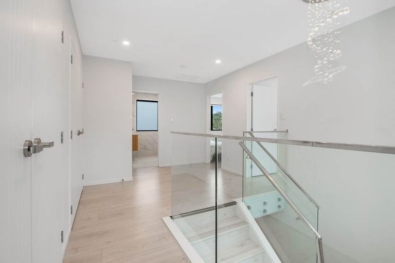 Photo of property in 57d Hogans Road, Glenfield, Auckland, 0629