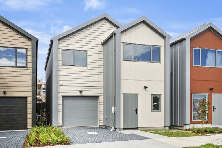Photo of property in 27 Bristol Freighter Road, Hobsonville, 0616