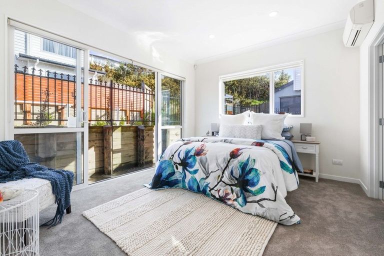 Photo of property in 16 Para Close, Fairview Heights, Auckland, 0632
