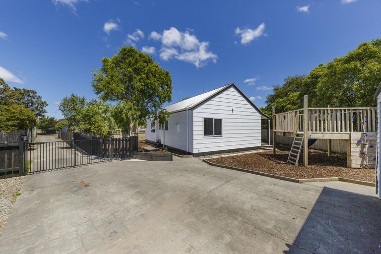 Photo of property in 19 Peppertree Glade, Kelvin Grove, Palmerston North, 4414