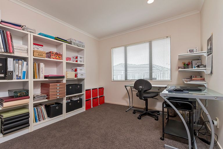 Photo of property in 20 Moyrus Crescent, East Tamaki Heights, Auckland, 2016