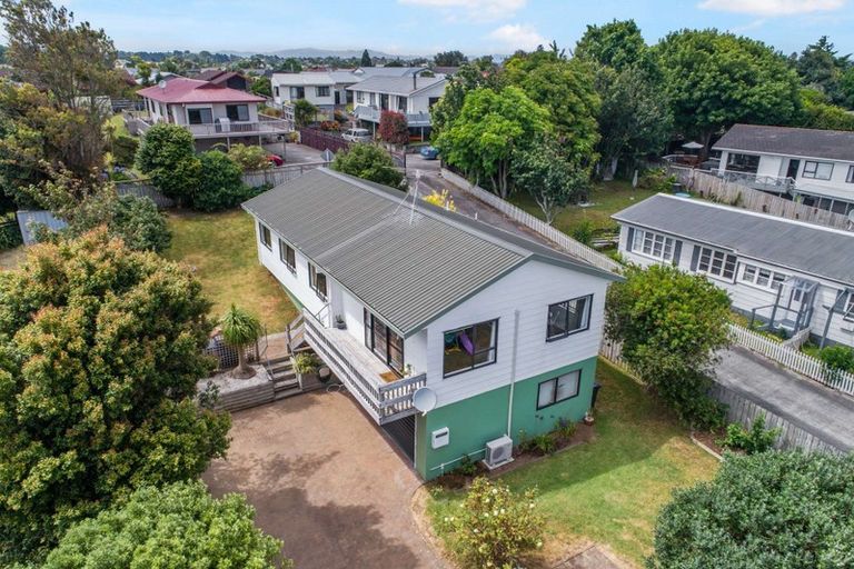 Photo of property in 49 Riverside Drive, Waiuku, 2123