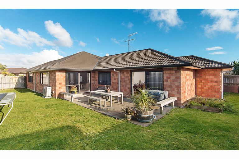 Photo of property in 8 Puketi Lane, Waiuku, 2123