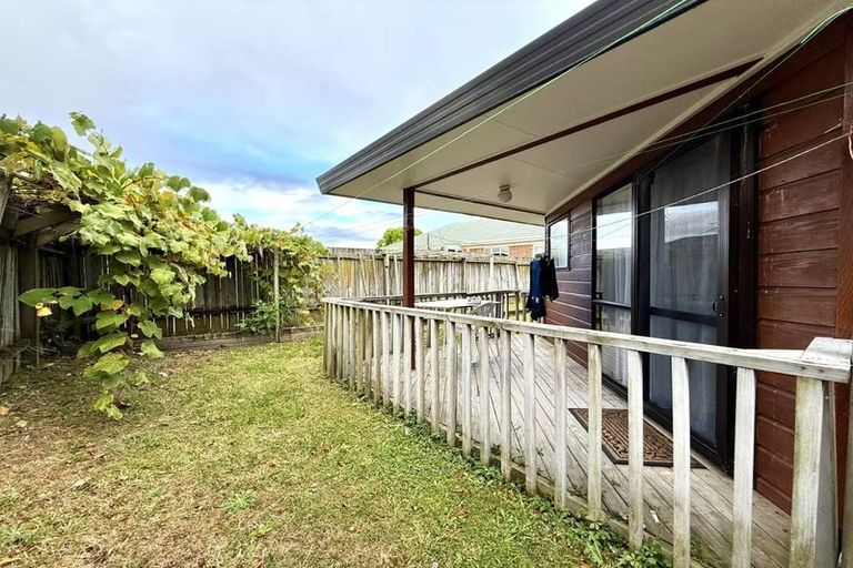 Photo of property in 2/279 Hobsonville Road, Hobsonville, Auckland, 0618