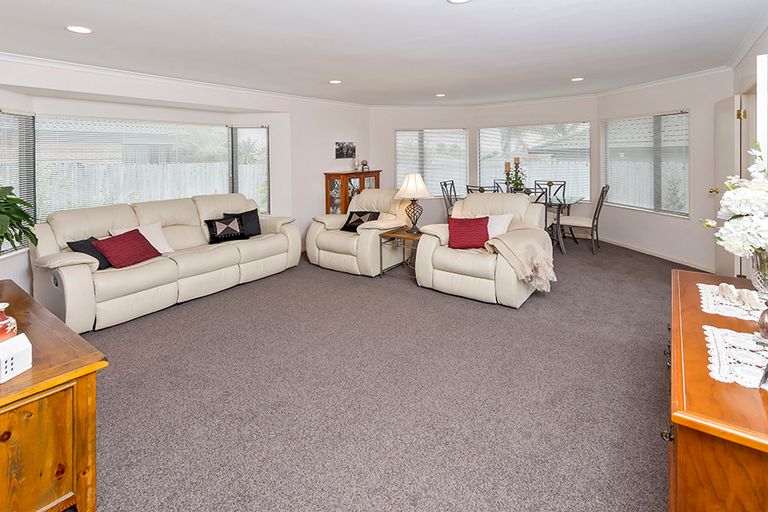 Photo of property in 20 Moyrus Crescent, East Tamaki Heights, Auckland, 2016