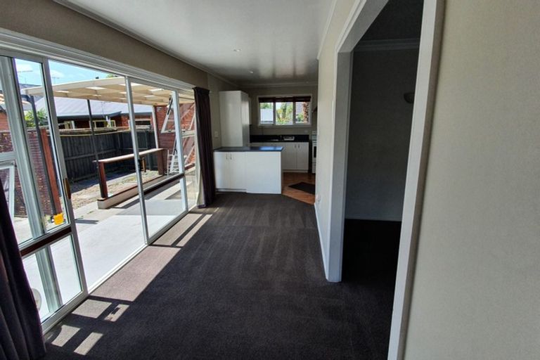 Photo of property in 49 Dunedin Street, Redwood, Christchurch, 8051