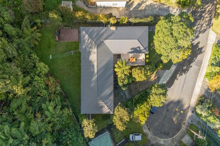 Photo of property in 10 Tui Terrace, Tawa, Wellington, 5028