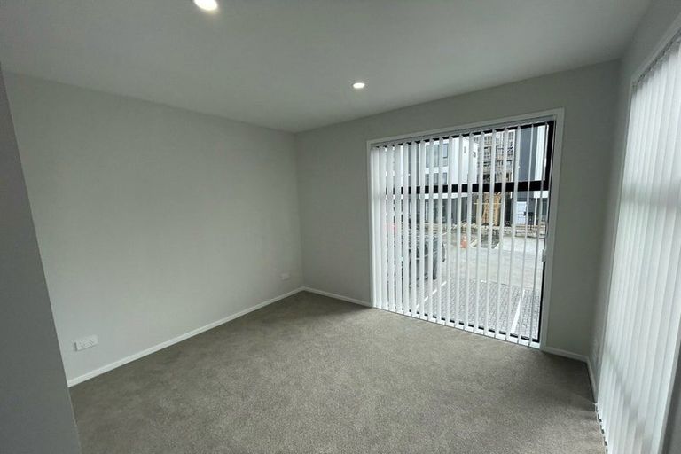 Photo of property in 2 Mikoikoi Crescent, Mangere Bridge, Auckland, 2022