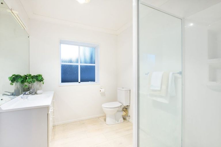 Photo of property in 14 Belleaire Court, West Harbour, Auckland, 0618