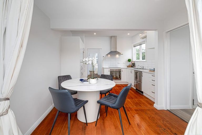 Photo of property in 58 Wilsons Road, Saint Martins, Christchurch, 8022