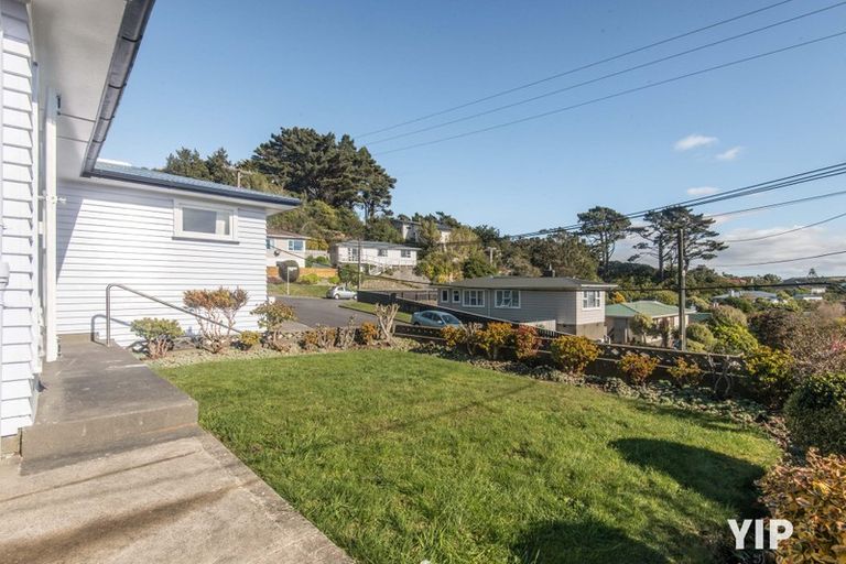 Photo of property in 23 Omega Street, Newlands, Wellington, 6037