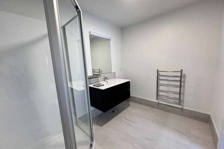 Photo of property in 2/11 Carlos Drive, Flat Bush, Auckland, 2016