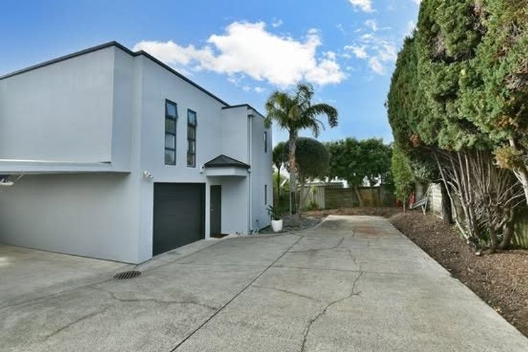 Photo of property in 2/1376 Whangaparaoa Road, Army Bay, Whangaparaoa, 0930