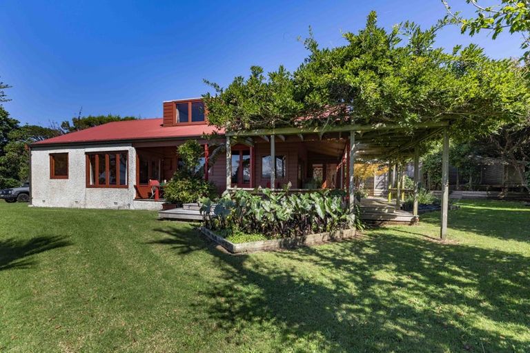 Photo of property in 250 Taurangaruru Road, Karioitahi, Waiuku, 2683