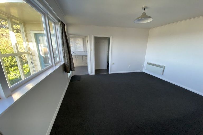 Photo of property in 38 Sugarloaf Road, Brooklyn, Wellington, 6021