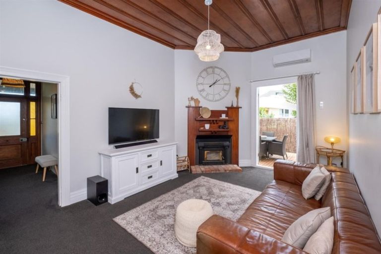 Photo of property in 194 South Road, Hawera, 4610