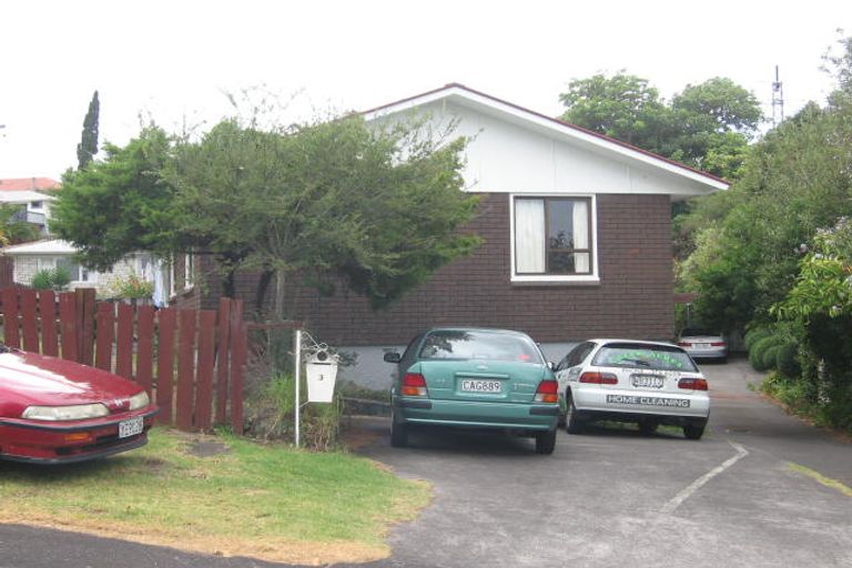 Photo of property in 1/3 Sunhaven Avenue, Glenfield, Auckland, 0629