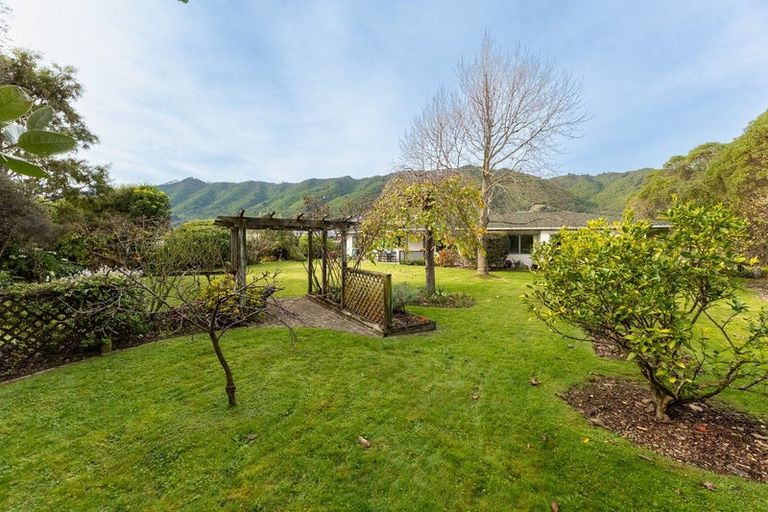 Photo of property in 29 Cranbrook Grove, Waikanae, 5036