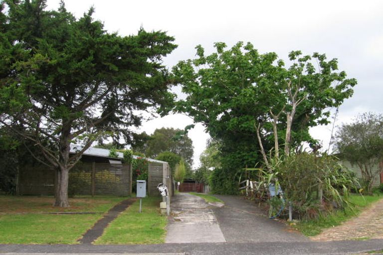 Photo of property in 8 Roseneath Place, Birkdale, Auckland, 0626