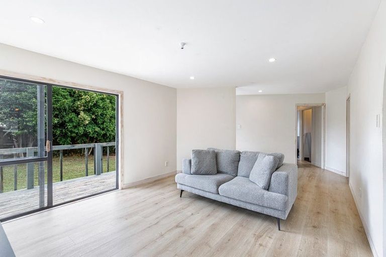 Photo of property in 22 Landsdale Place, Massey, Auckland, 0614