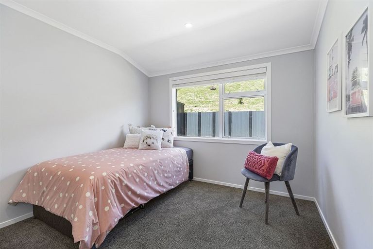 Photo of property in 5 Madeira Close, Whitby, Porirua, 5024