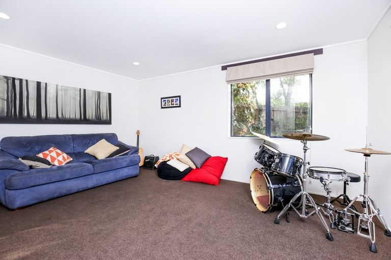 Photo of property in 49 Milan Drive, Glen Eden, Auckland, 0602